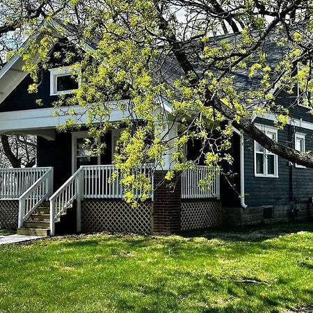 Mrs. Hughes Cottage - 2 Bedroom House W/ Parking Hamilton Екстериор снимка