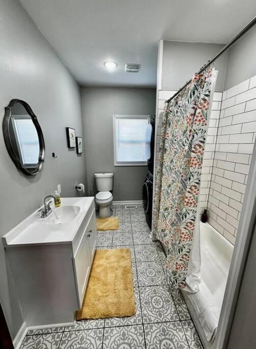 Mrs. Hughes Cottage - 2 Bedroom House W/ Parking Hamilton Екстериор снимка